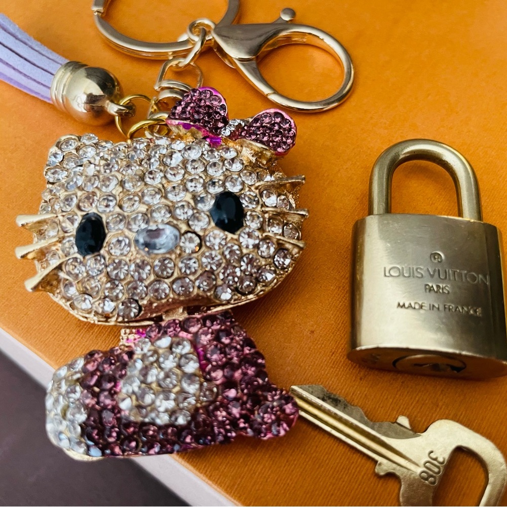 ⭐️100% Authentic Louis Vuitton lock/key unbranded keychain/bagcharm